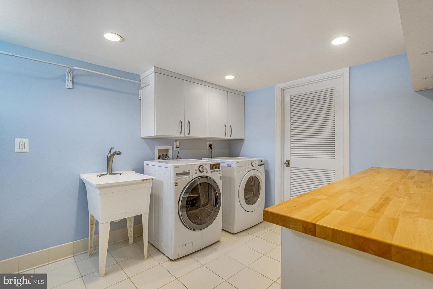 862 N Kensington Street photo 54