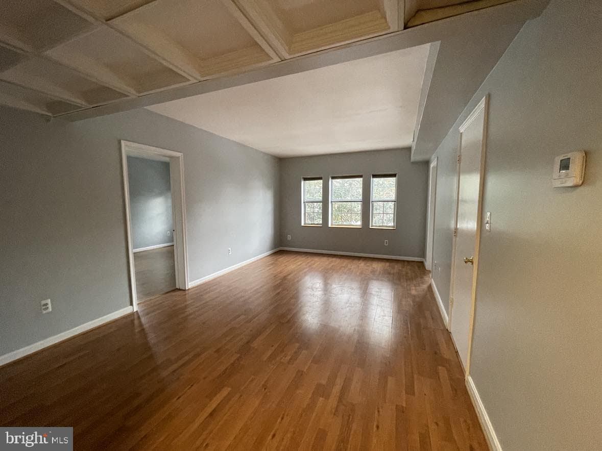 1736 Queens Lane #3-196