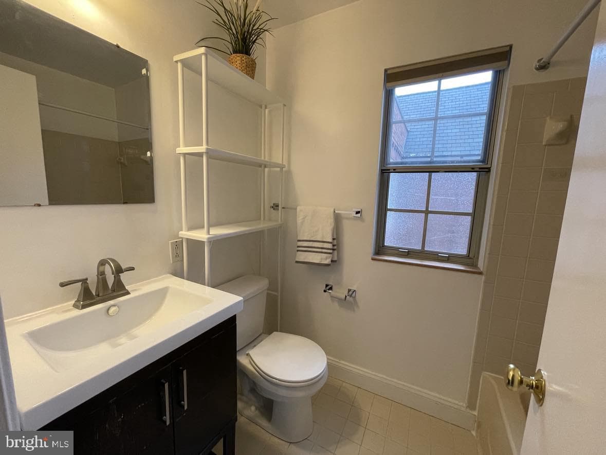 1736 Queens Lane #3-196 photo 12