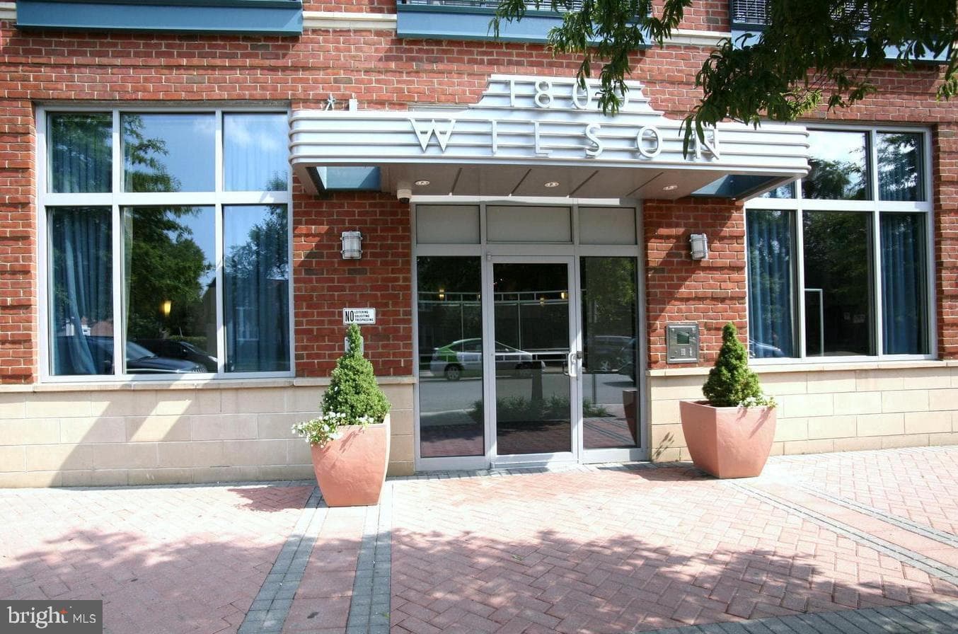 1800 N Wilson Boulevard #405 photo 2