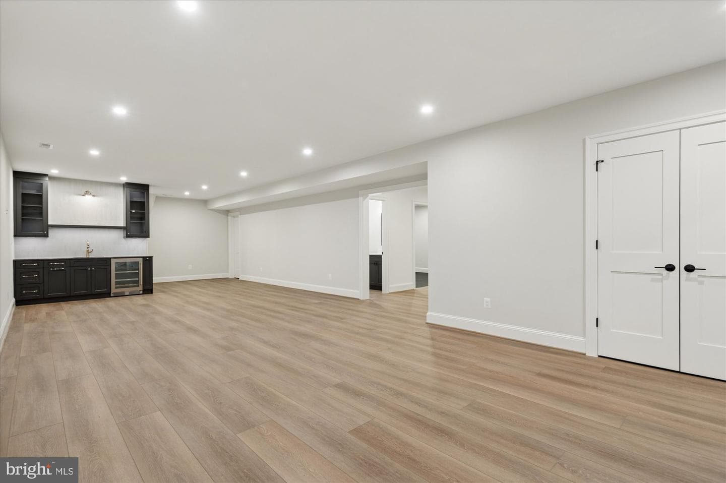 2400 N Lincoln Street photo 53