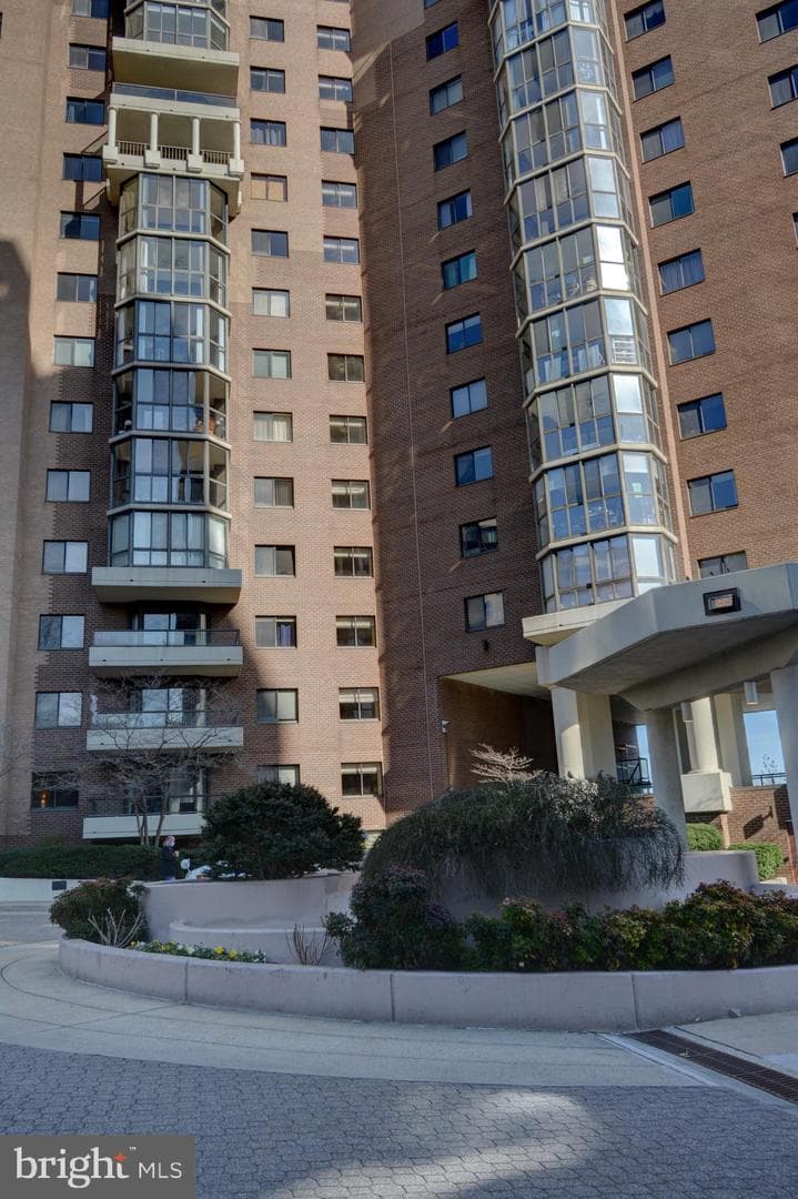 1600 N Oak Street N #1022 photo 2