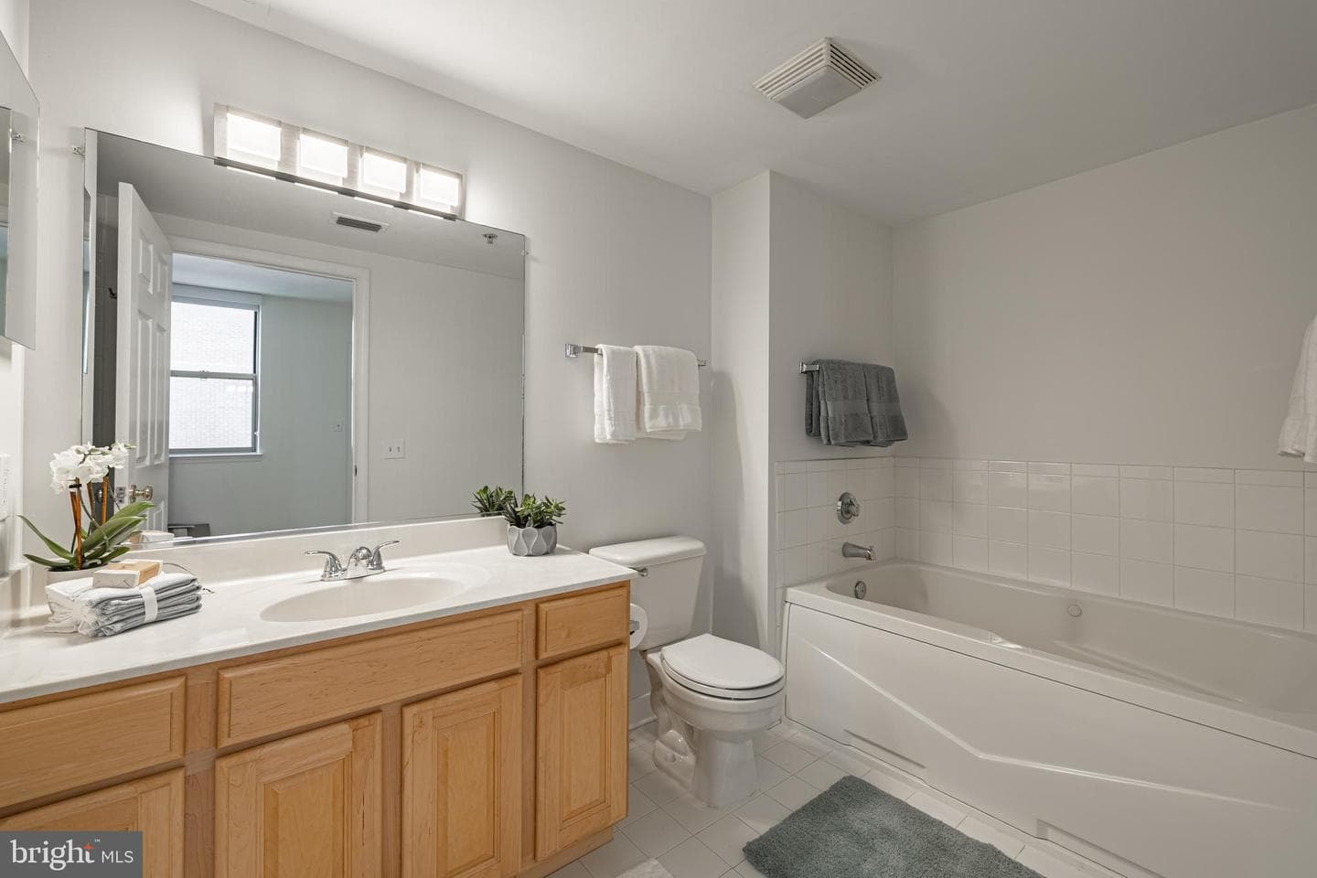 3835 N 9th Street N #709w photo 20