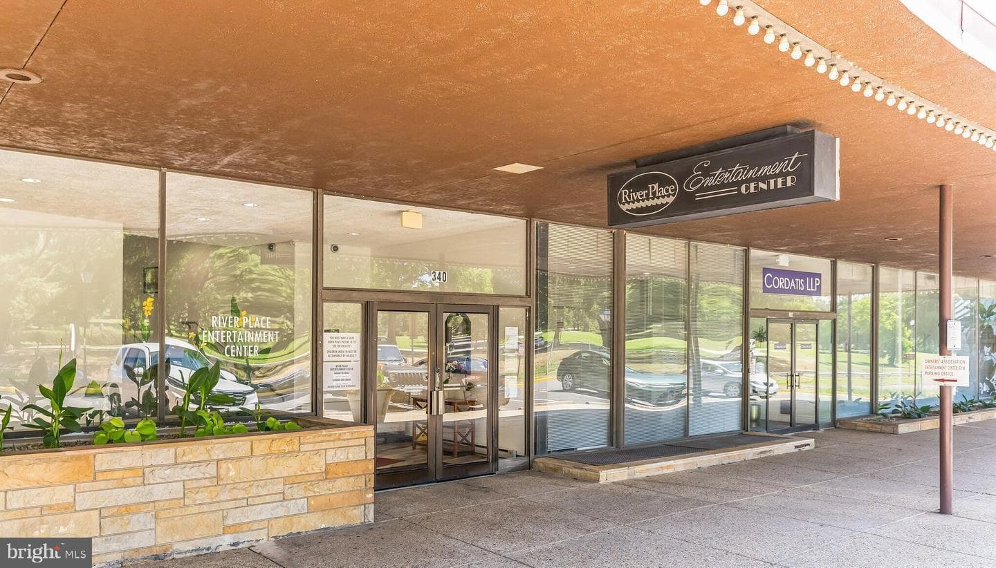 1021 Arlington Boulevard #928 photo 25