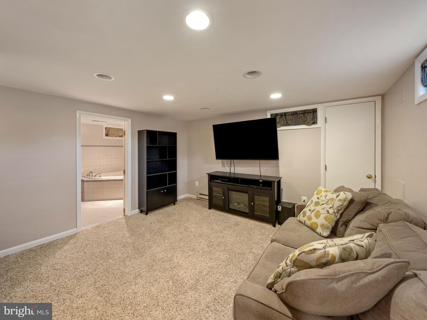 716 N Buchanan Street photo 22