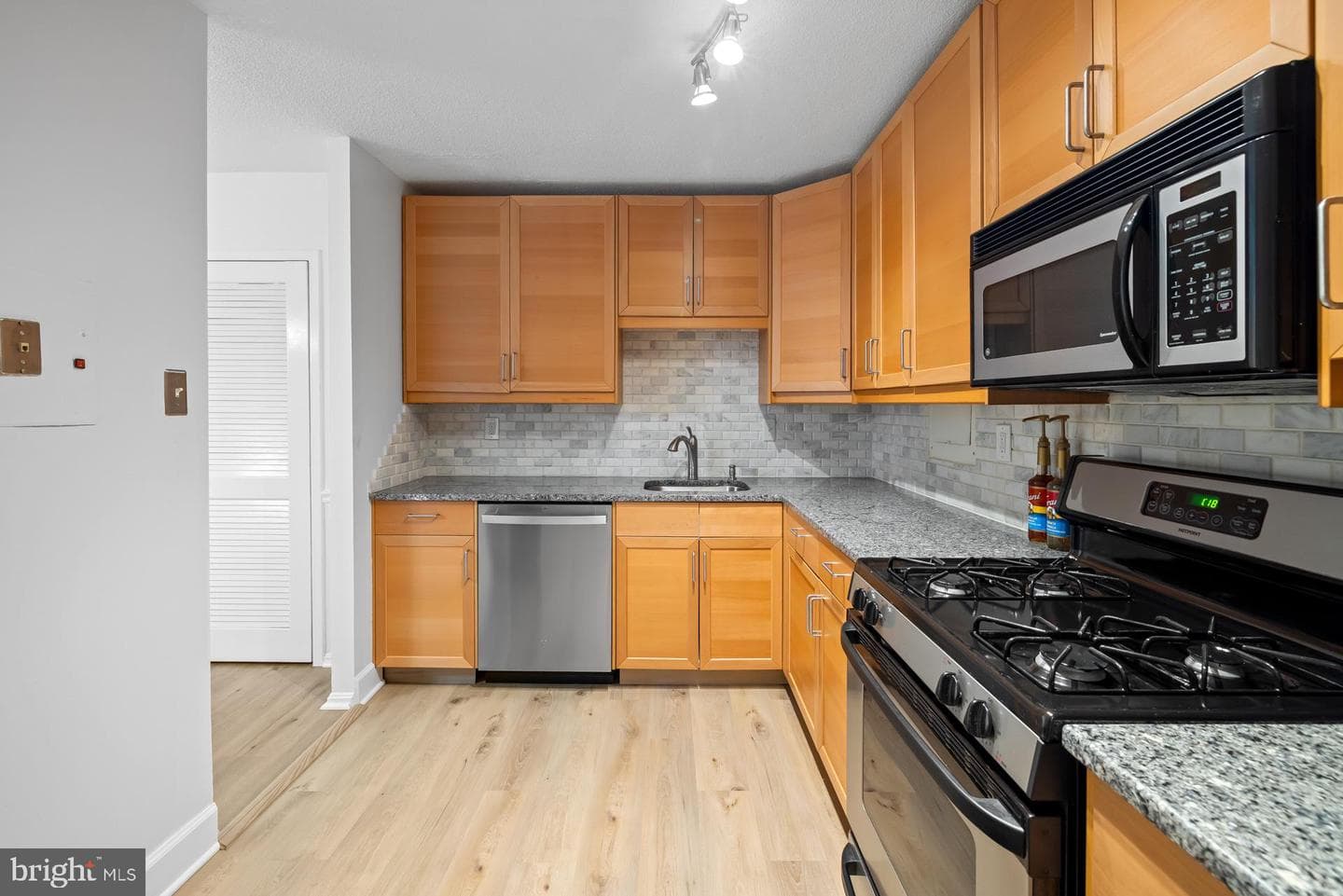 1300 Army Navy Drive #415 photo 12