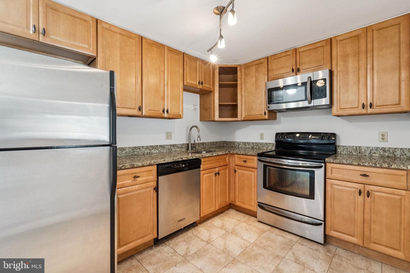 132 N Bedford Street #b photo 18