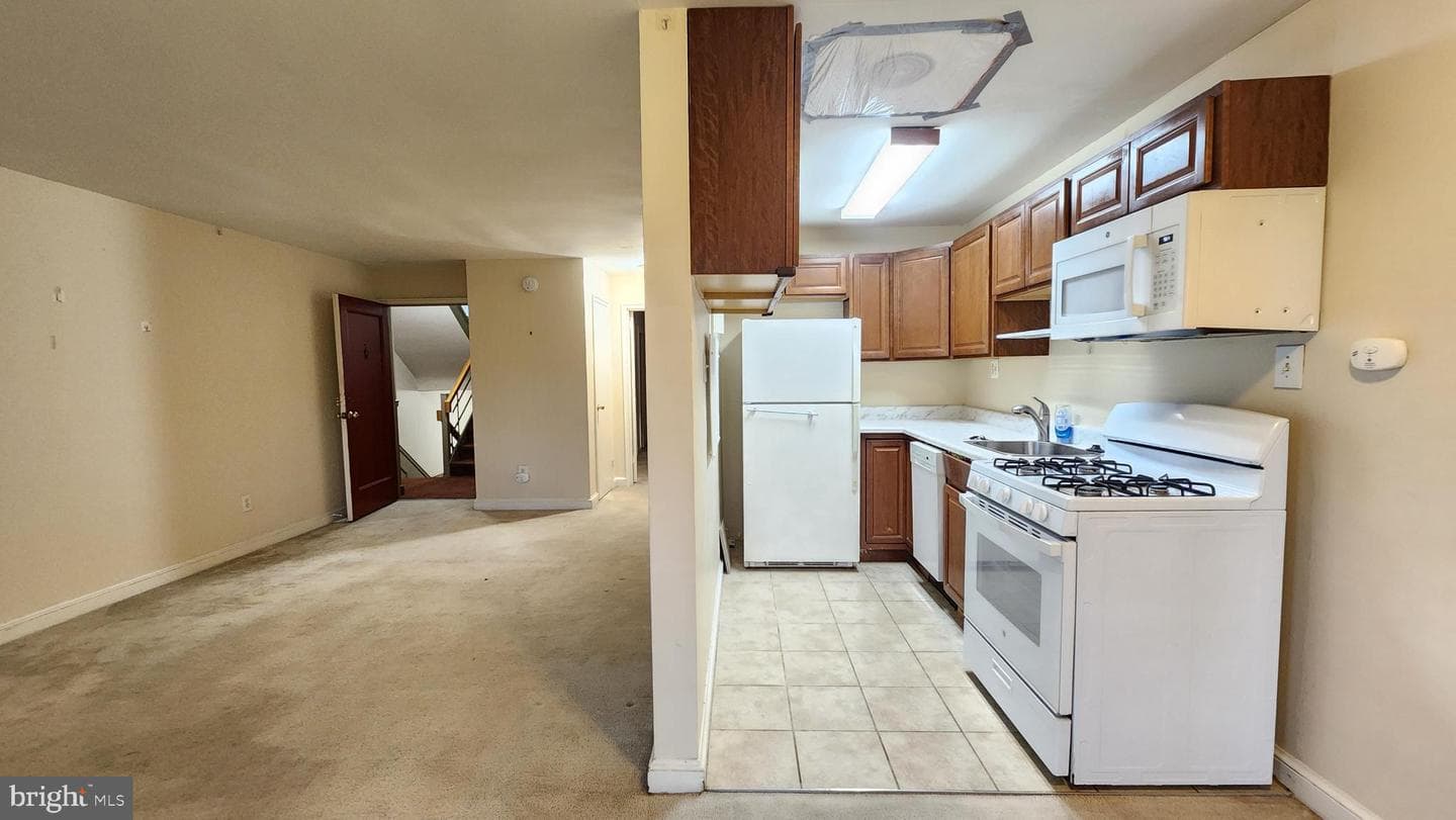 1575 N Colonial Terrace #204-Y photo 4
