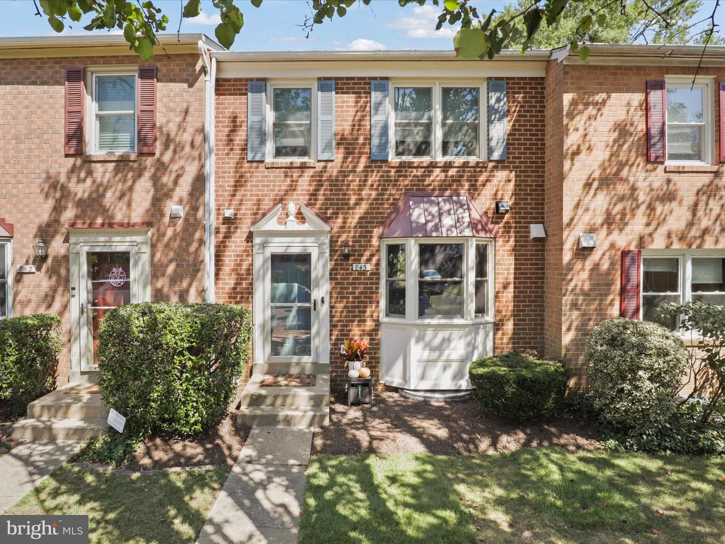 843 N Greenbrier Street photo 2