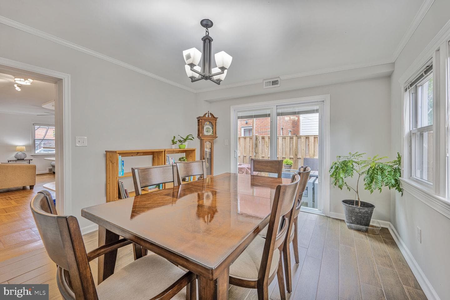 828 S Irving Street photo 11