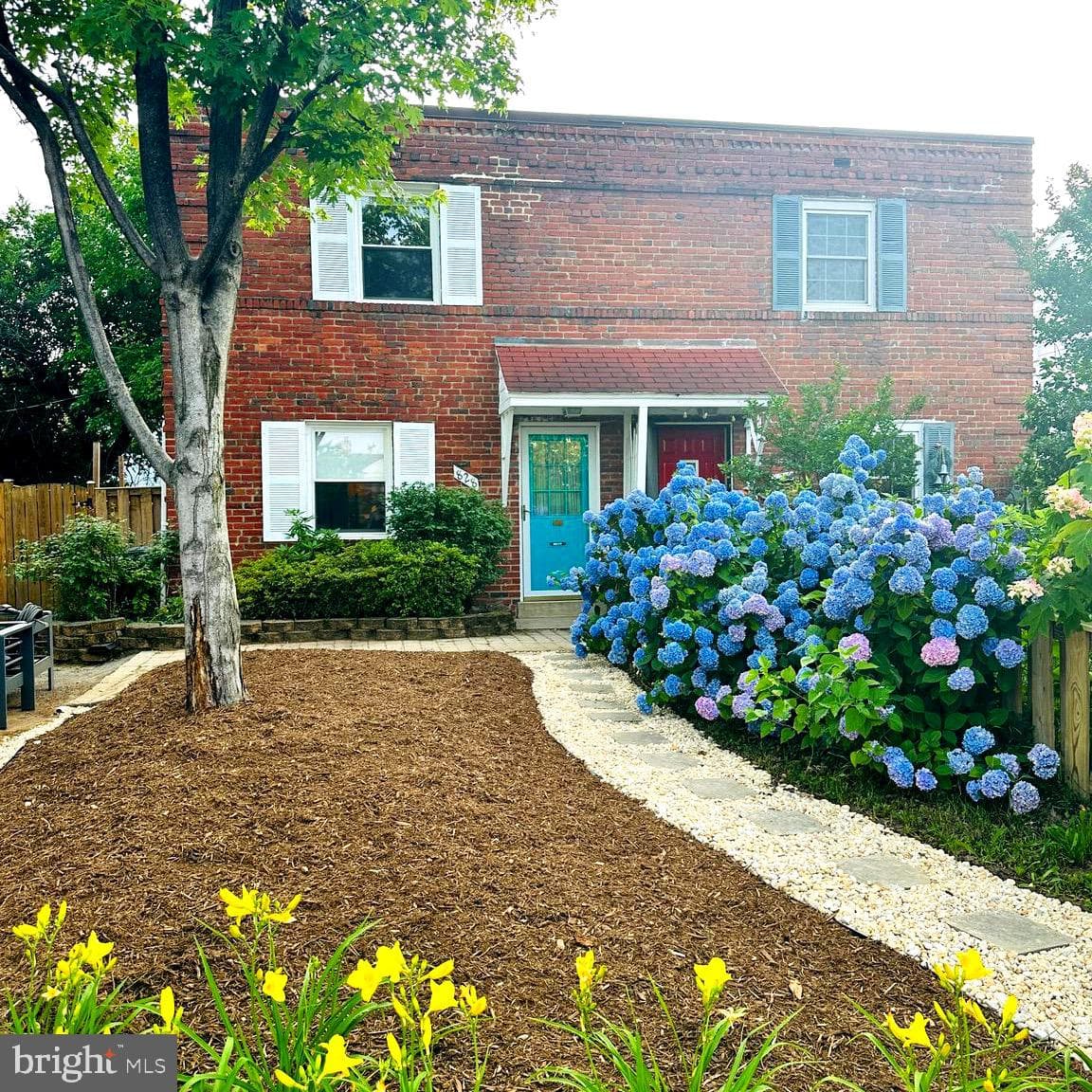 828 S Irving Street photo 2