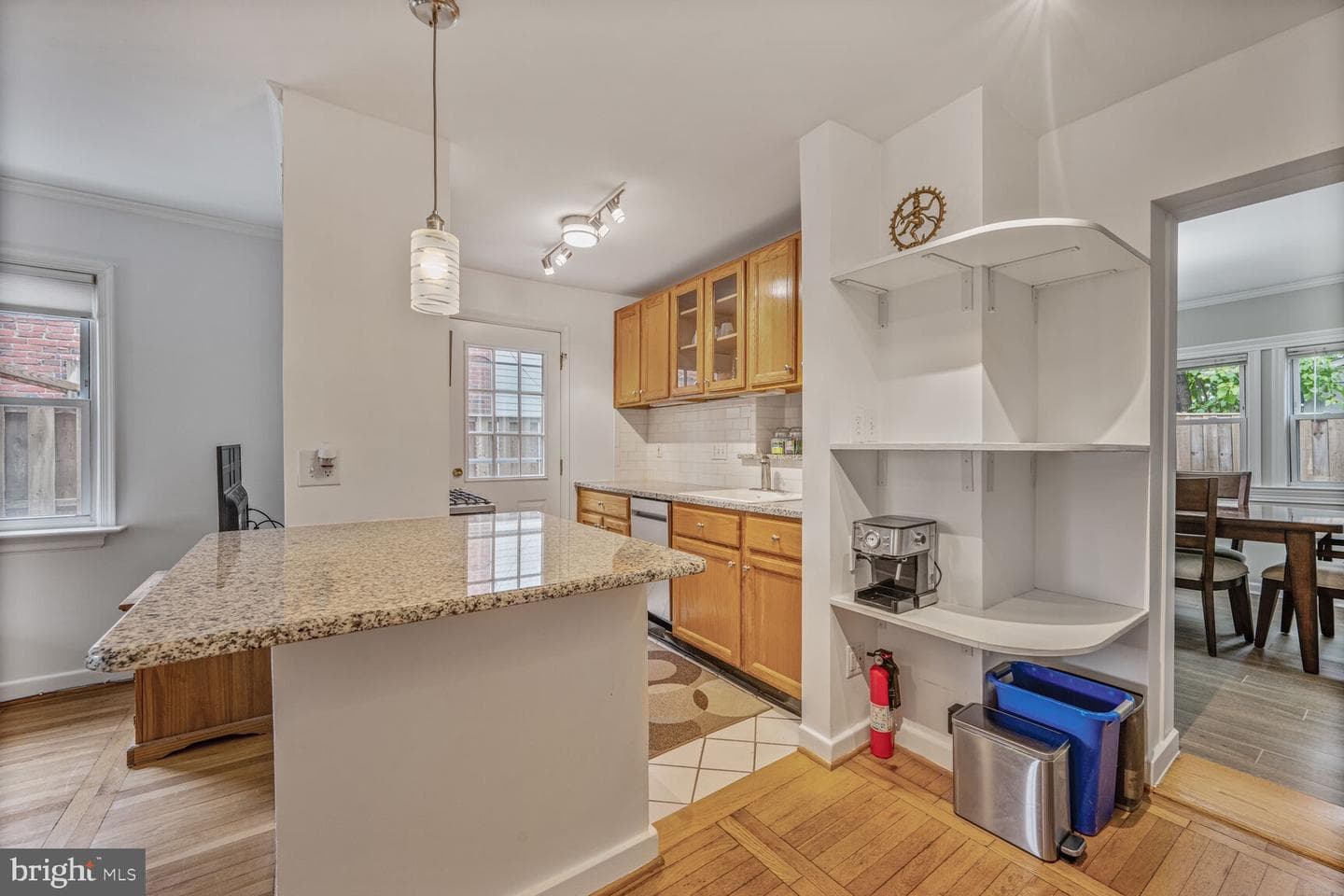828 S Irving Street photo 8