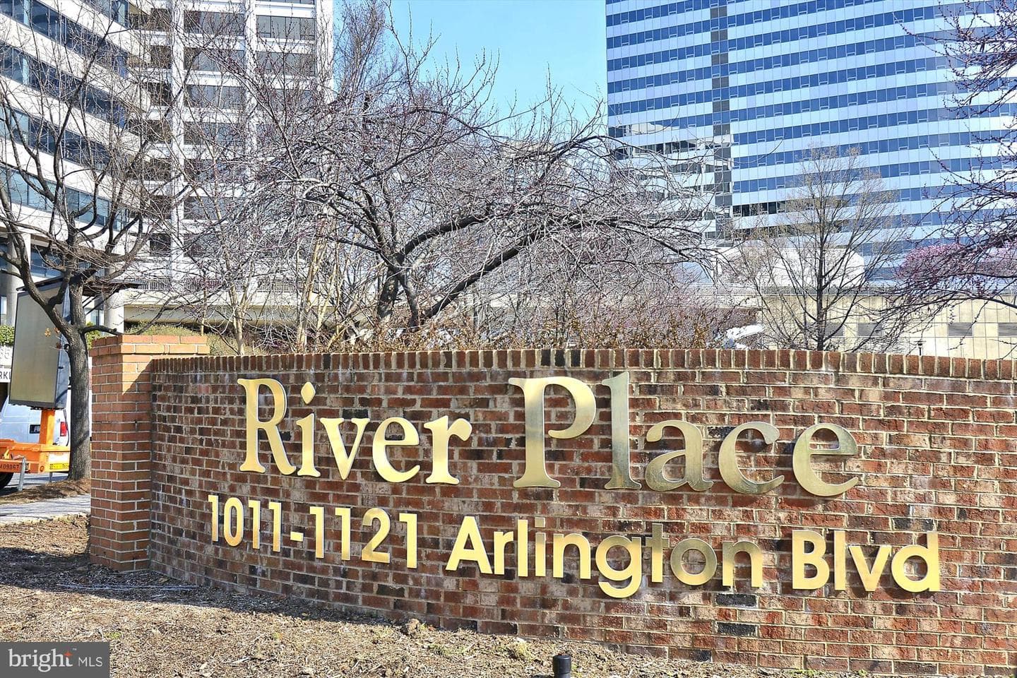 1121 Arlington Boulevard #724 photo 2