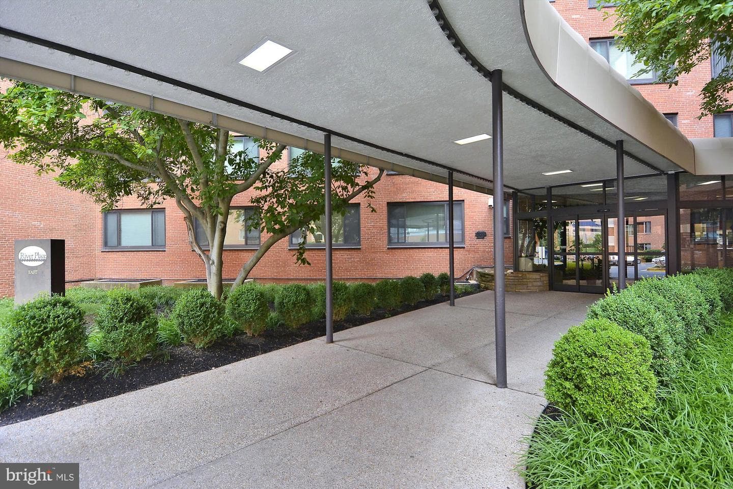 1121 Arlington Boulevard #724 photo 3