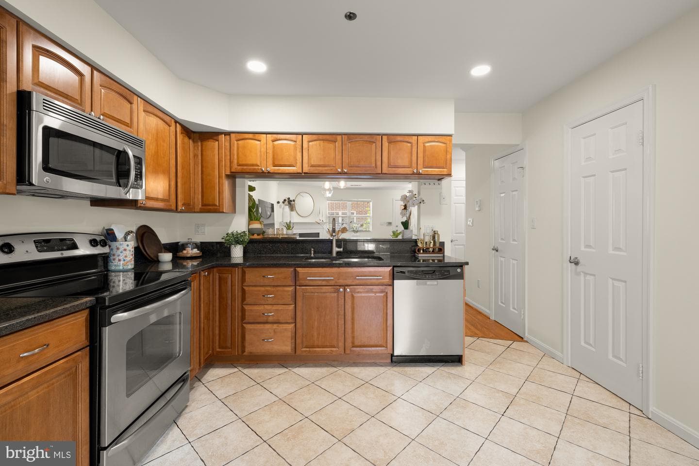 3034 S Glebe Road photo 10