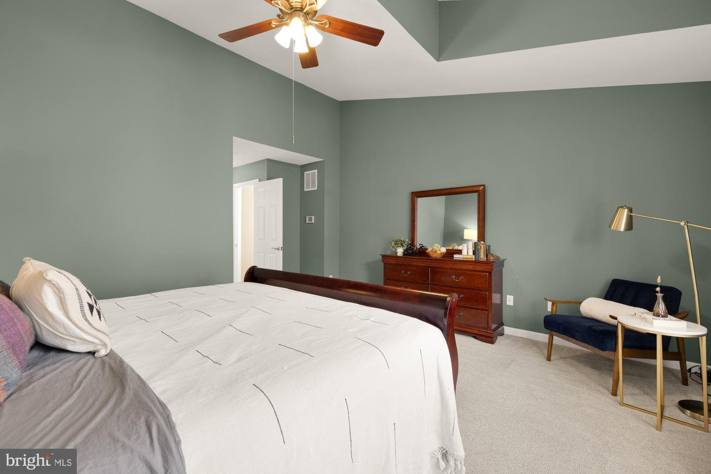 3034 S Glebe Road photo 20