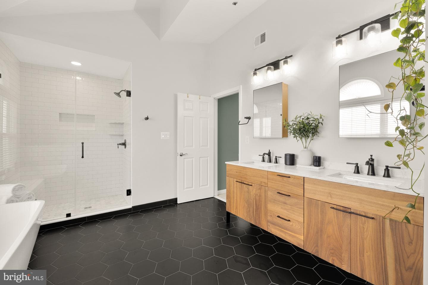 3034 S Glebe Road photo 23