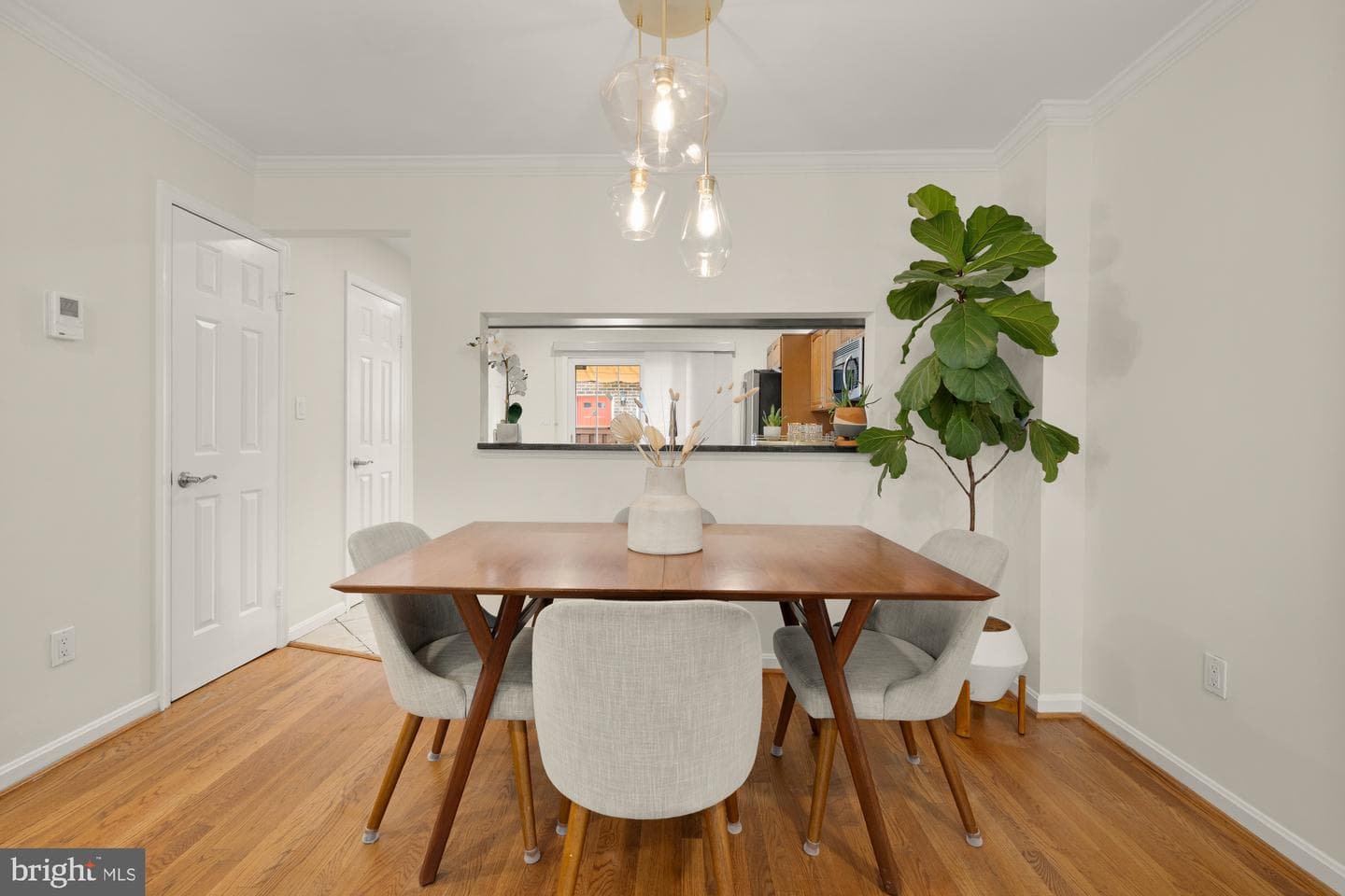 3034 S Glebe Road photo 9