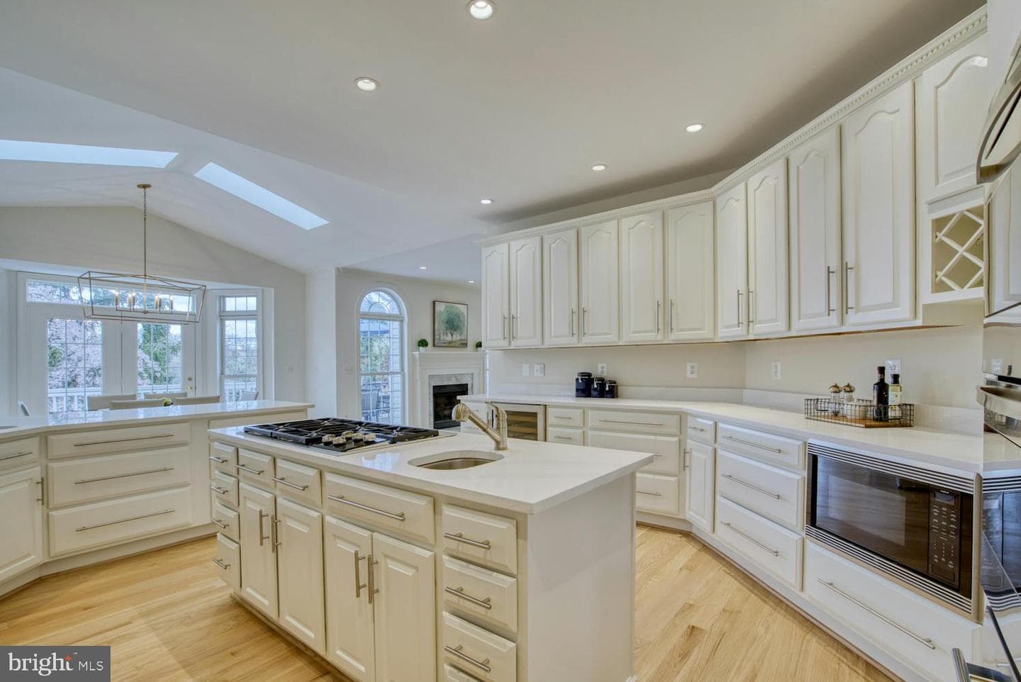 1702 S Arlington Ridge Road photo 11