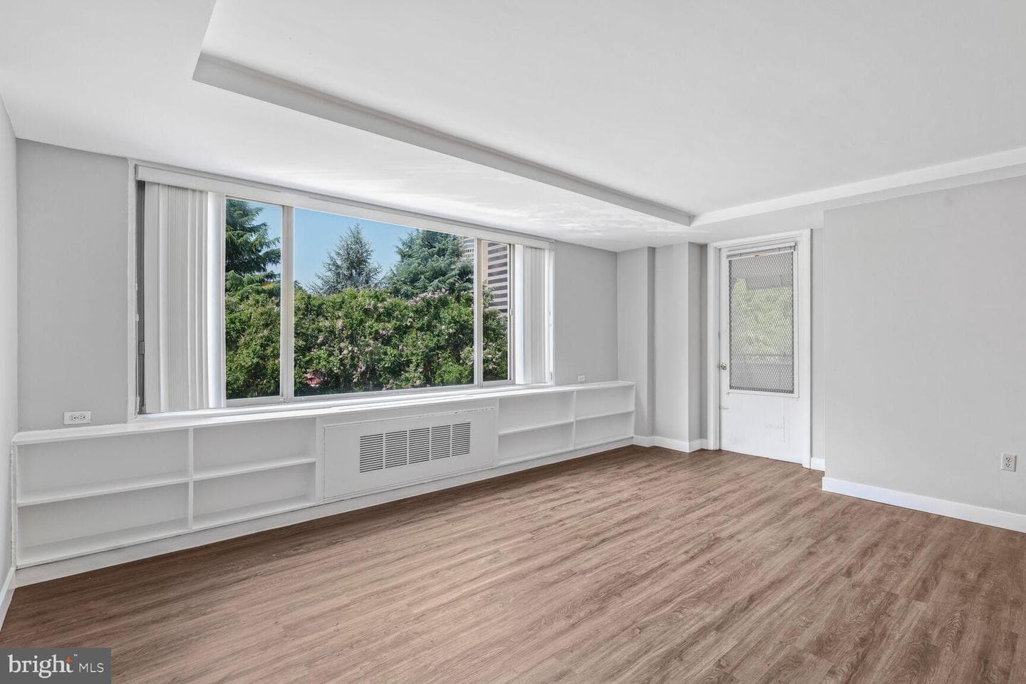 1121 Arlington Boulevard #342 photo 2