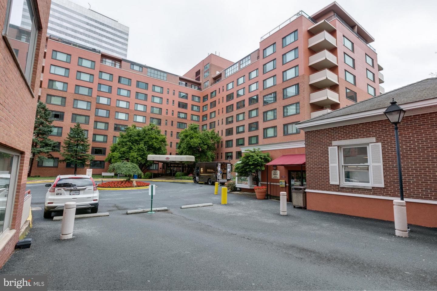 1021 Arlington Boulevard #647 photo 4