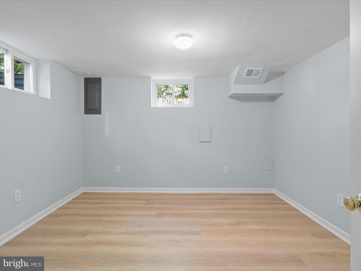 2323 N Burlington Street photo 29