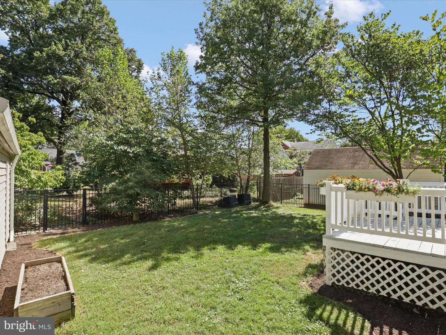 2323 N Burlington Street photo 34