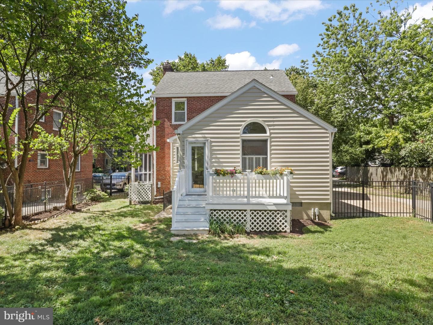 2323 N Burlington Street photo 36