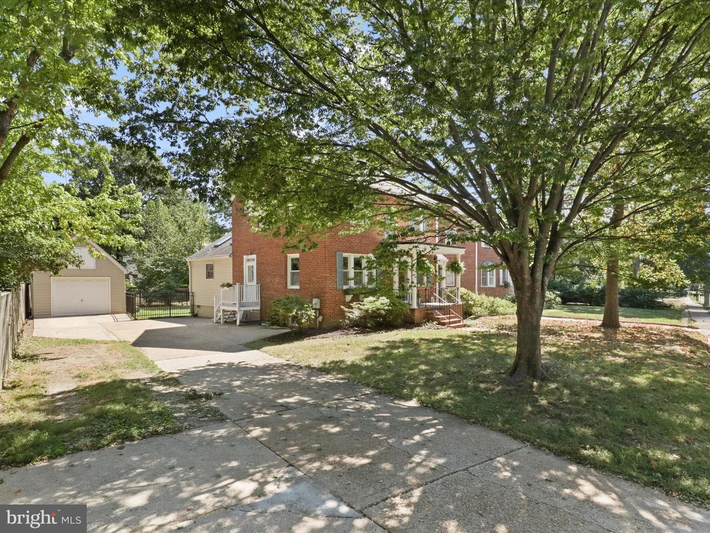 2323 N Burlington Street photo 4