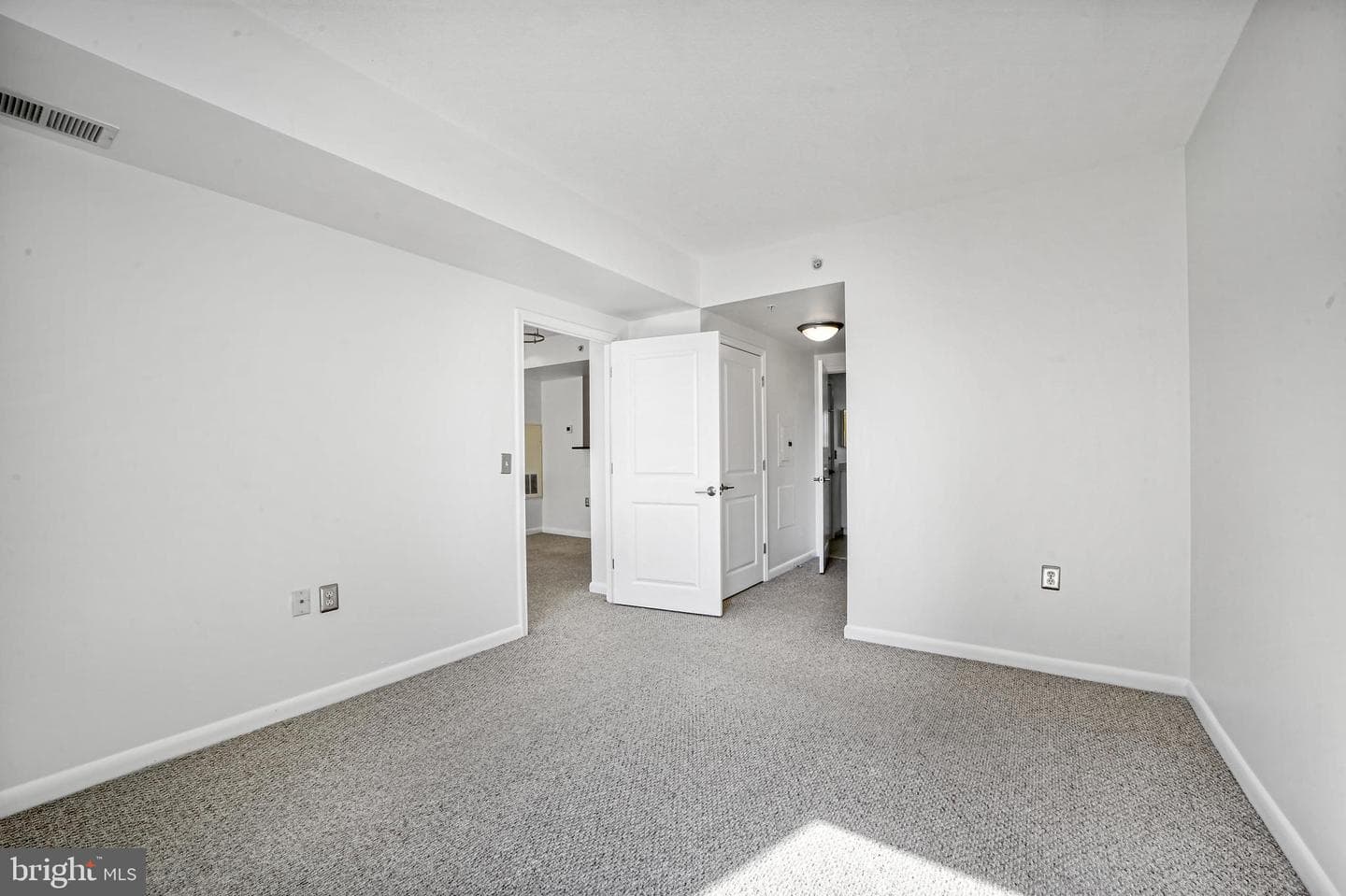 851 N Glebe Road #1608 photo 12