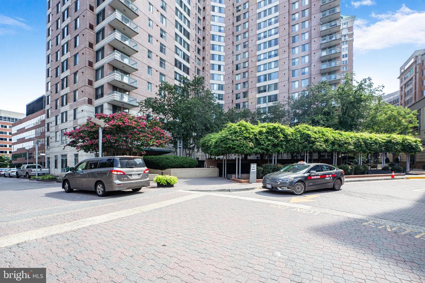 851 N Glebe Road #1608 photo 24