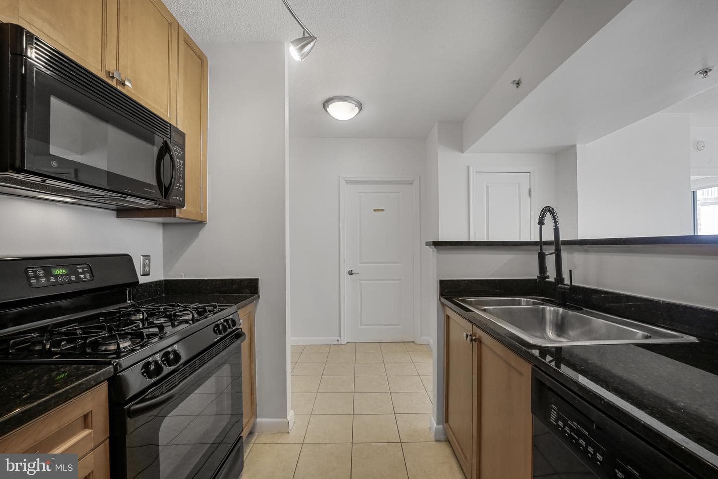 851 N Glebe Road #1608 photo 4