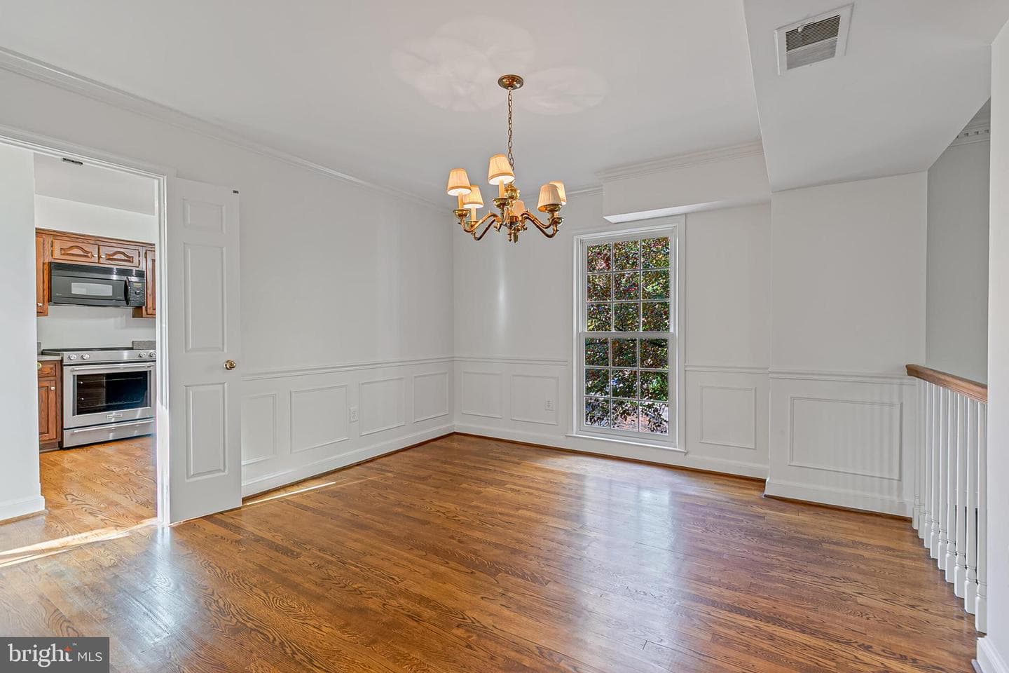 2424 S Queen Street photo 10