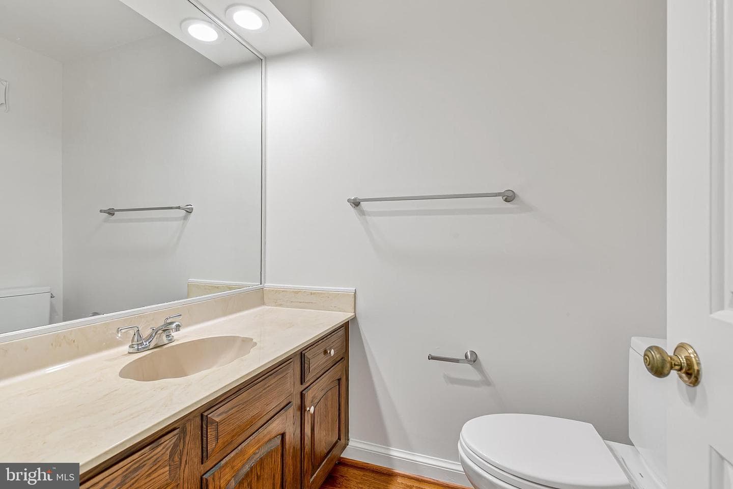 2424 S Queen Street photo 12