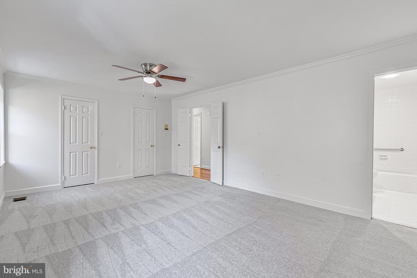 2424 S Queen Street photo 29
