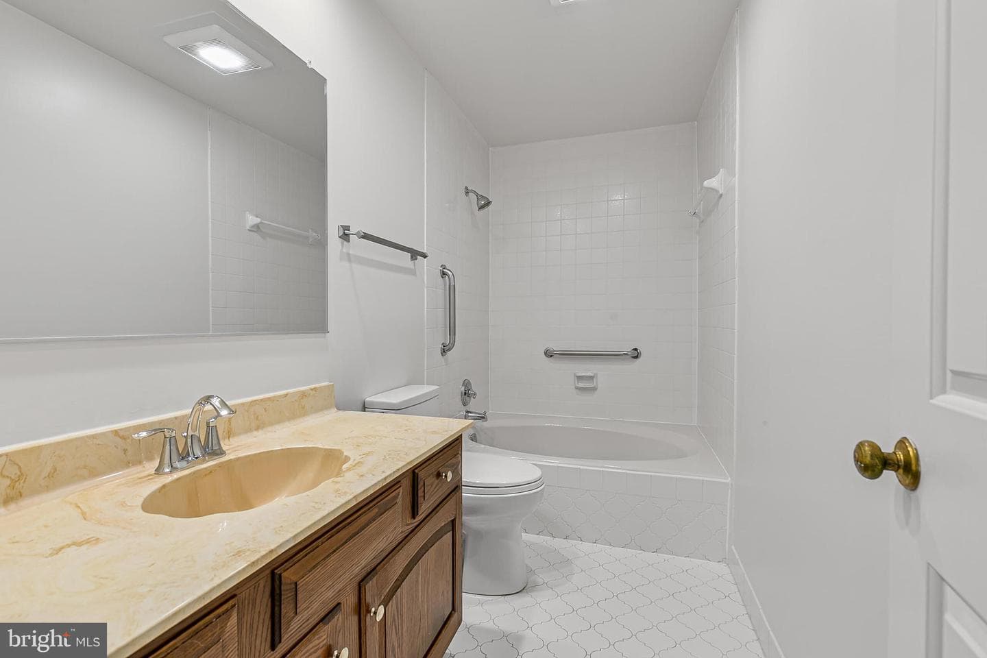 2424 S Queen Street photo 31
