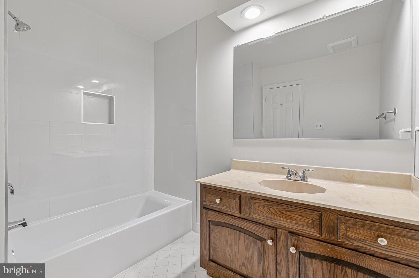 2424 S Queen Street photo 36