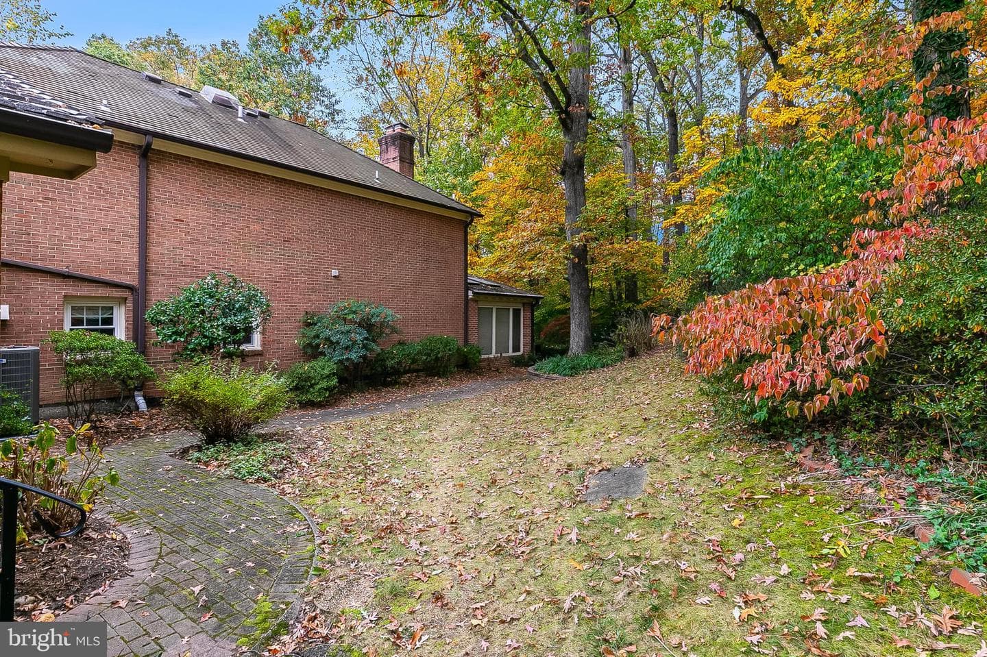 2424 S Queen Street photo 53