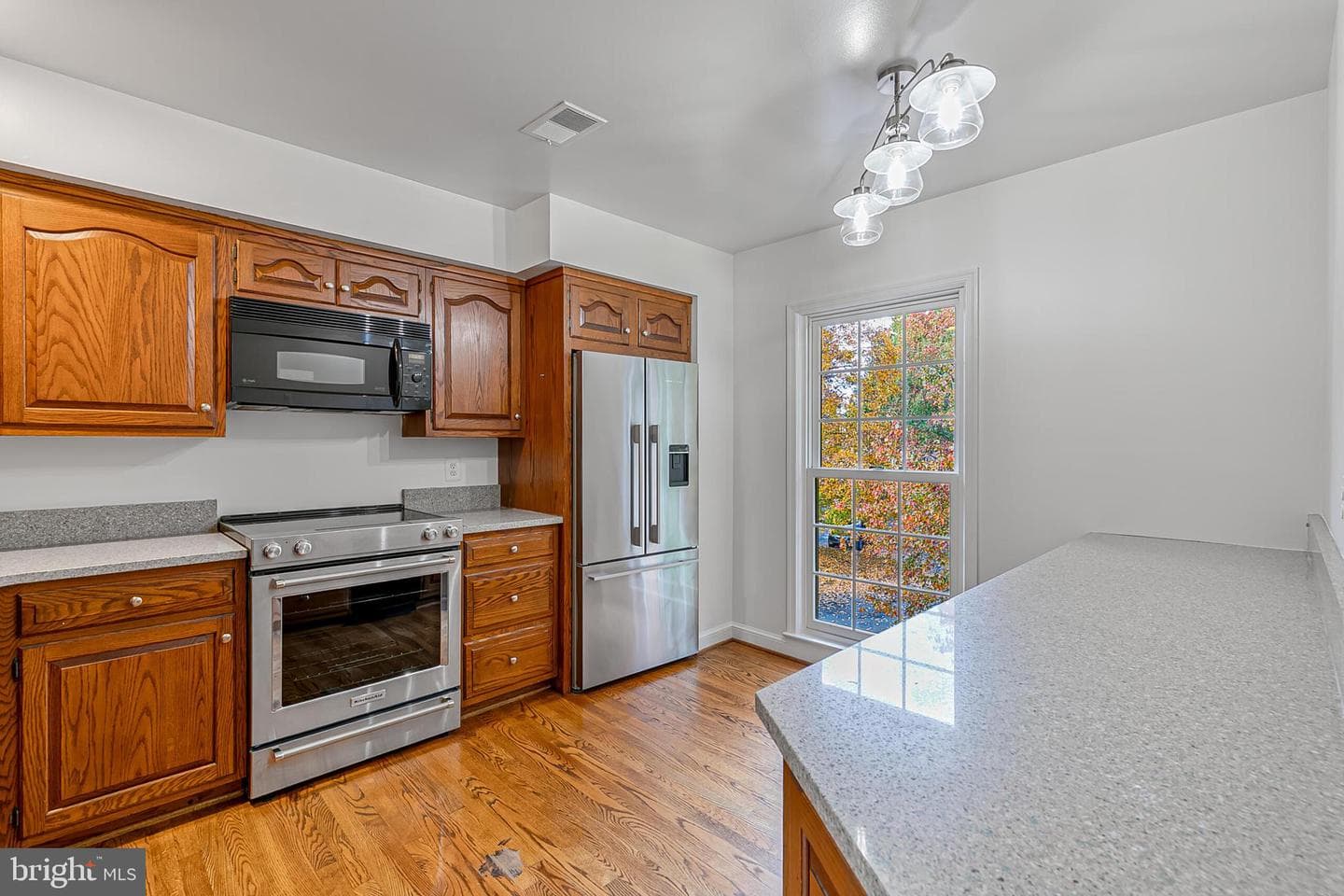 2424 S Queen Street photo 6