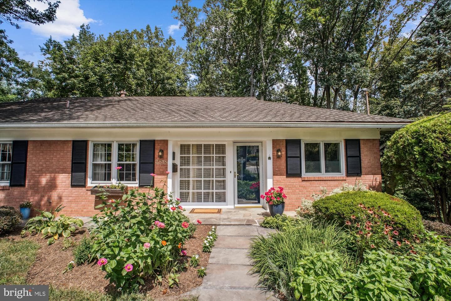 3818 N Ridgeview Road photo 2