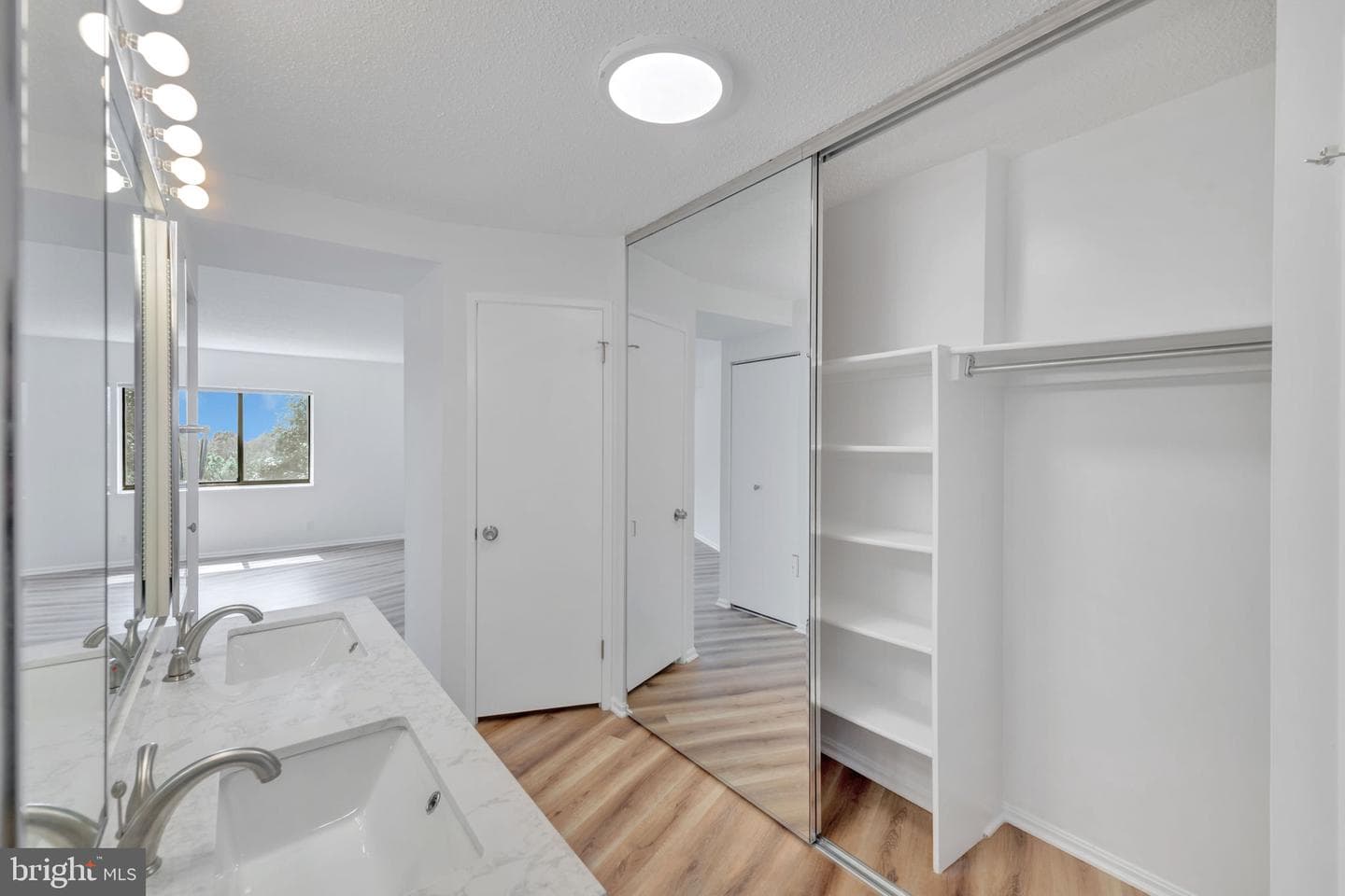 1600 N Oak Street #212 photo 33
