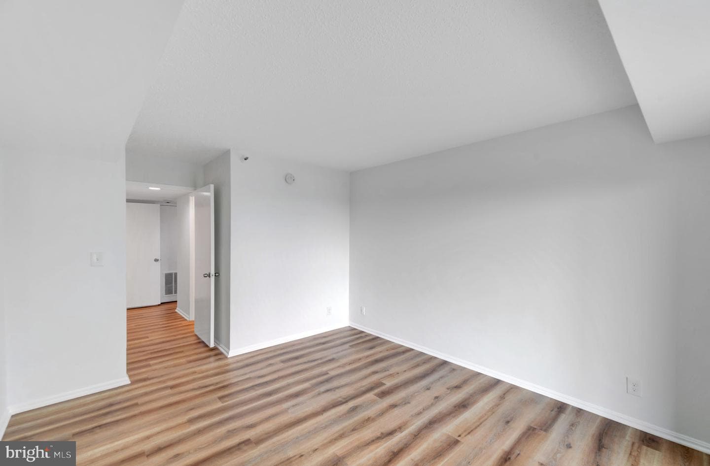 1600 N Oak Street #212 photo 34