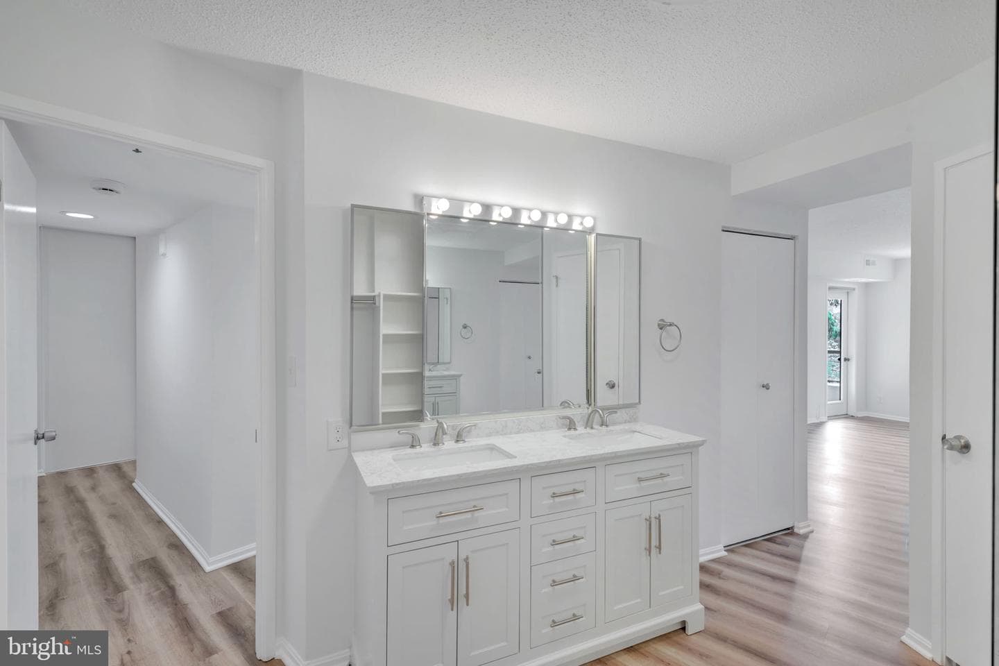 1600 N Oak Street #212 photo 38