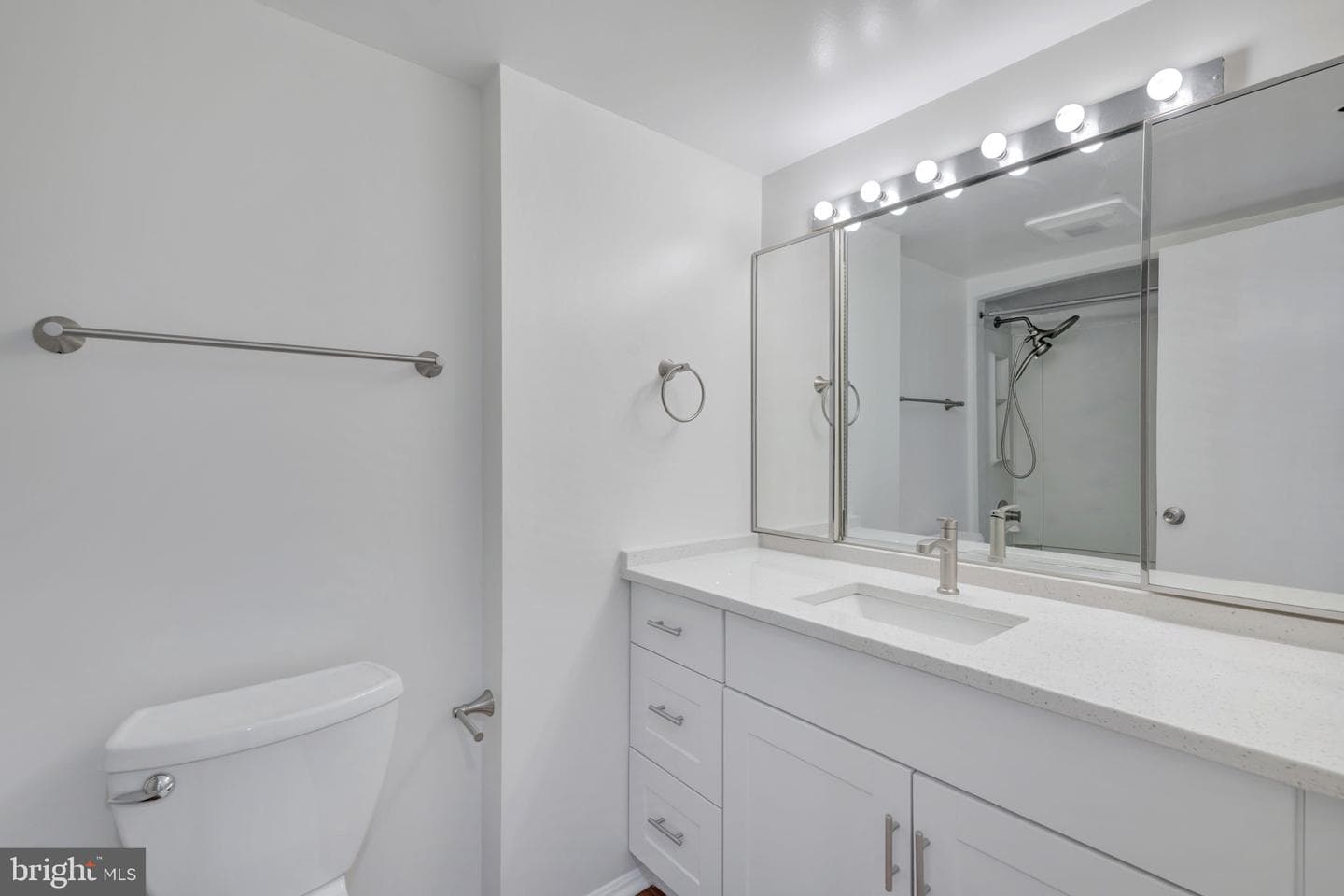 1600 N Oak Street #212 photo 39