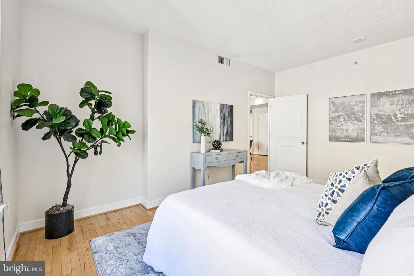 820 N Pollard Street #801 photo 26