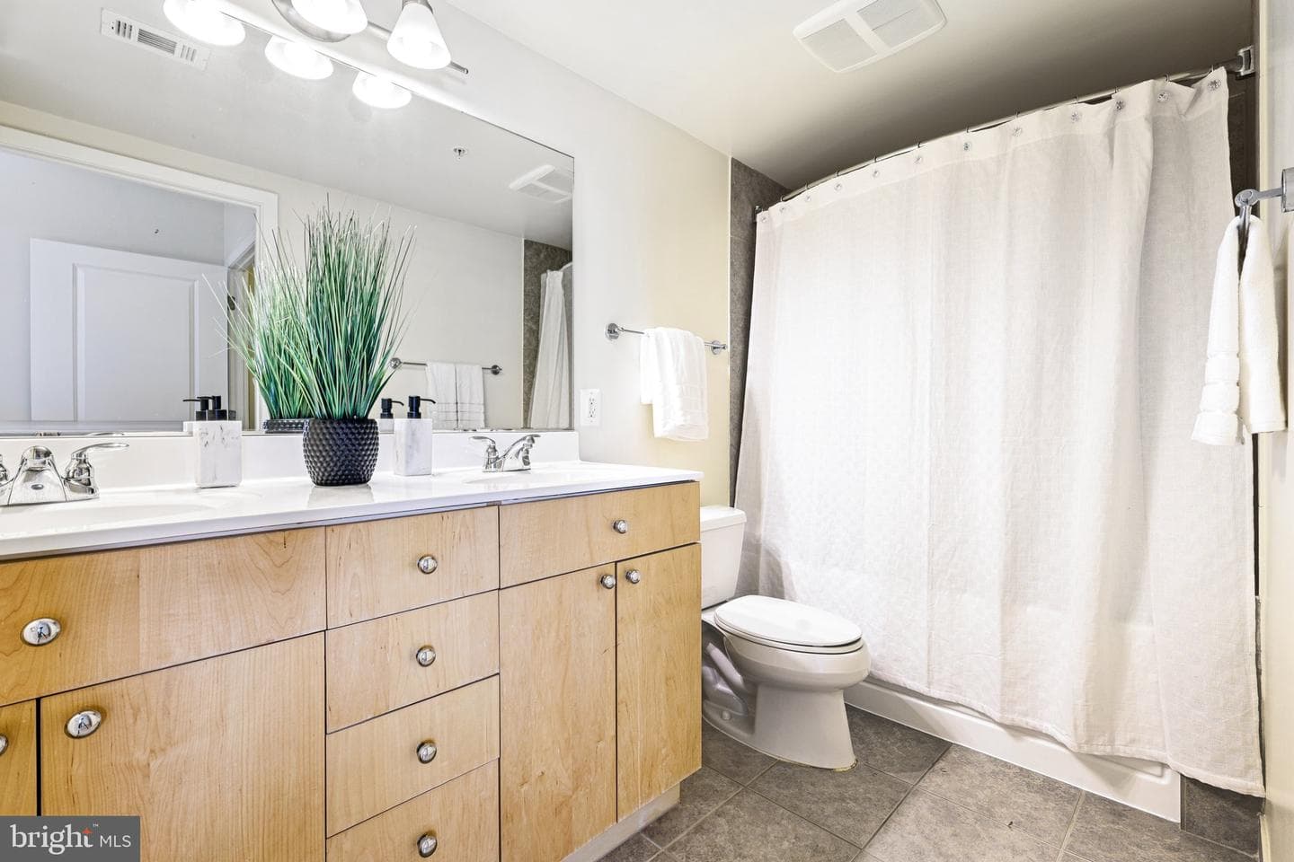 820 N Pollard Street #801 photo 31