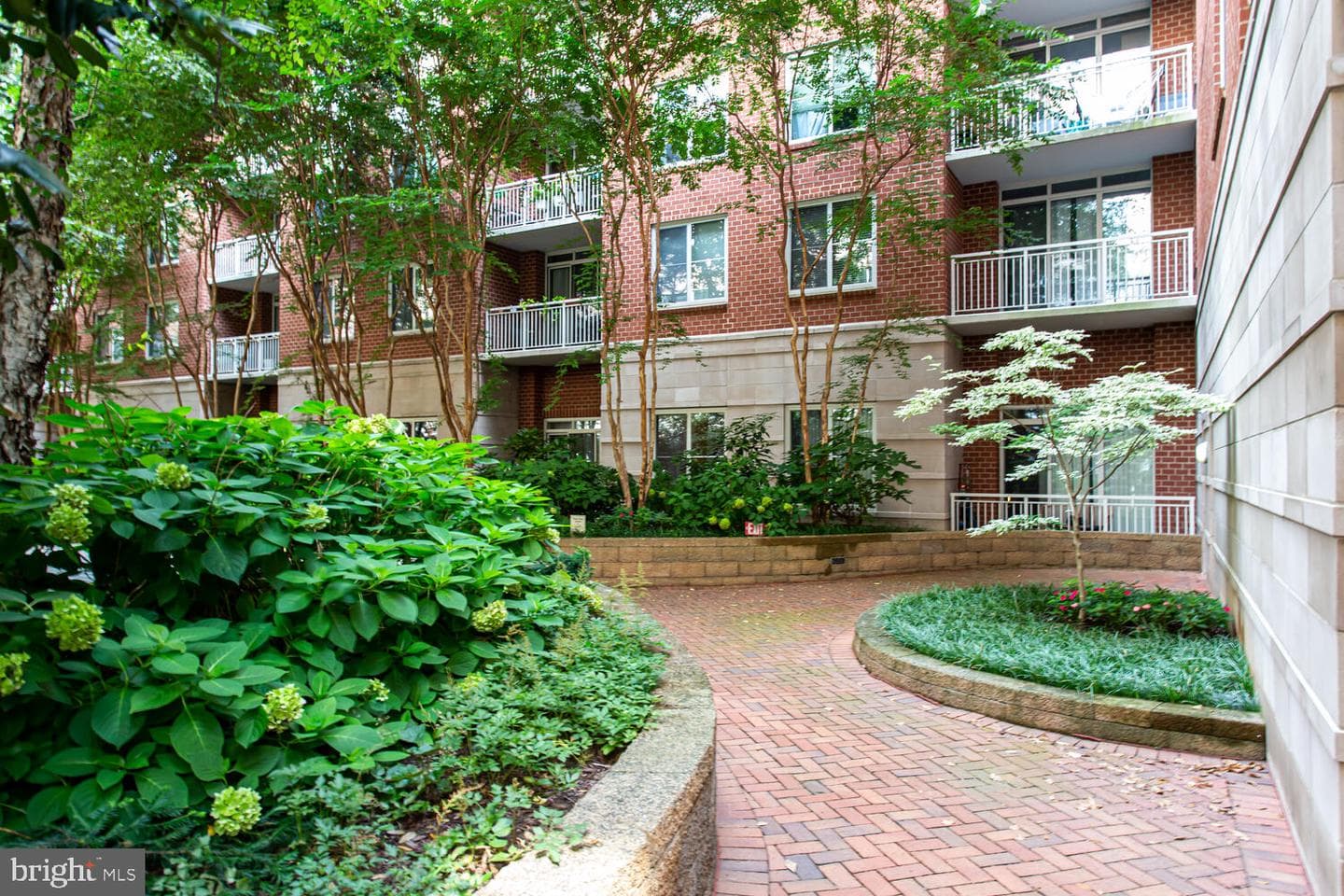 820 N Pollard Street #801 photo 54