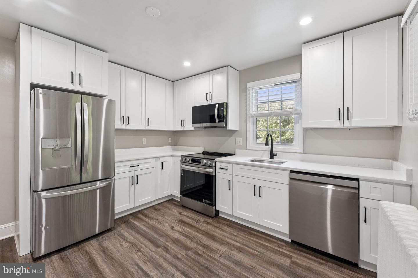2153 N Taylor Street photo 3