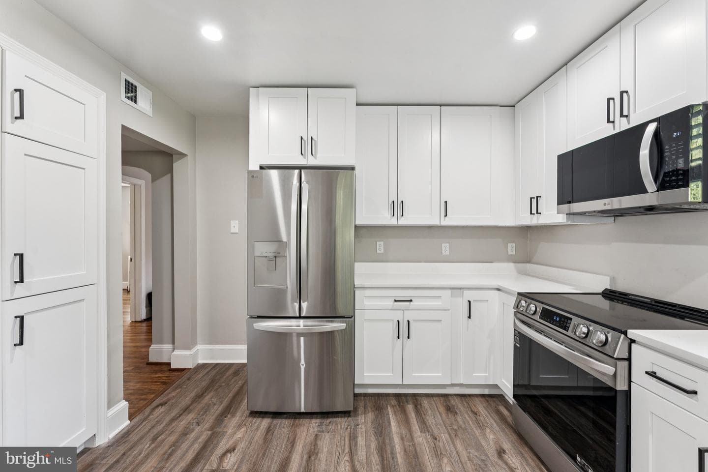 2153 N Taylor Street photo 4