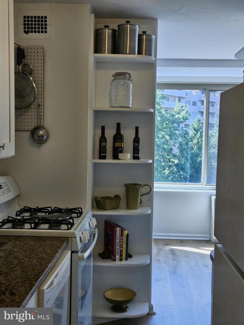1210 N Taft Street #710 photo 14